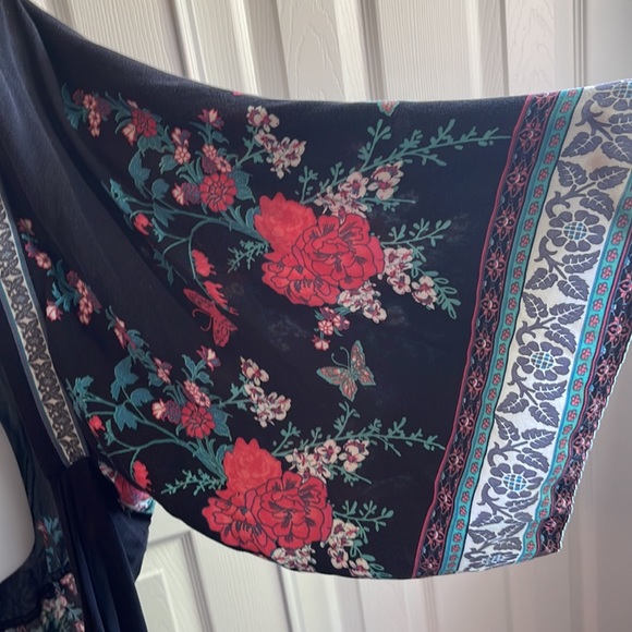 EUC Flying Tomato Floral Kimino Size M/L - Picture 3 of 10